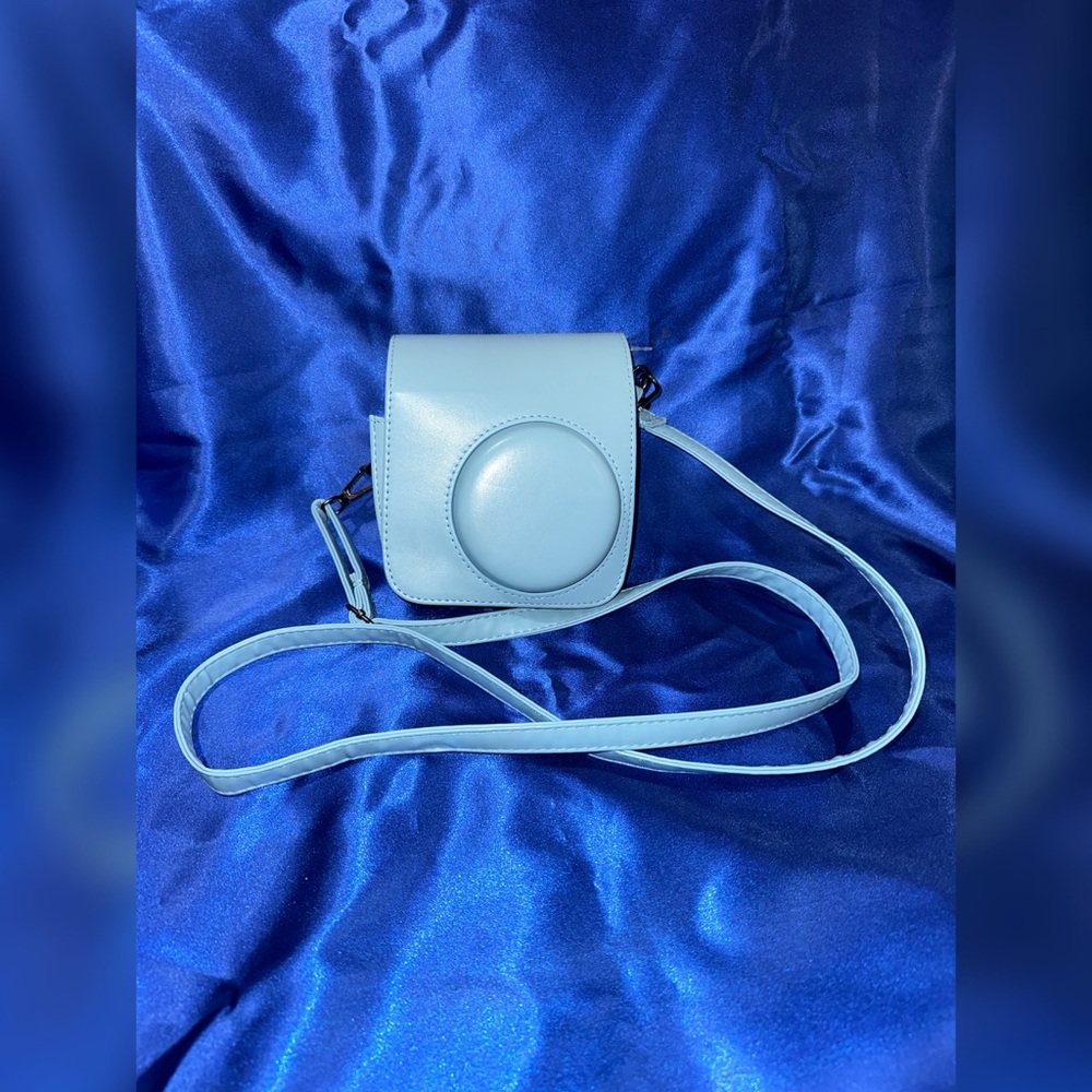 Fujifilm Instax Mini 11 in Light Blue *CASE ONLY*